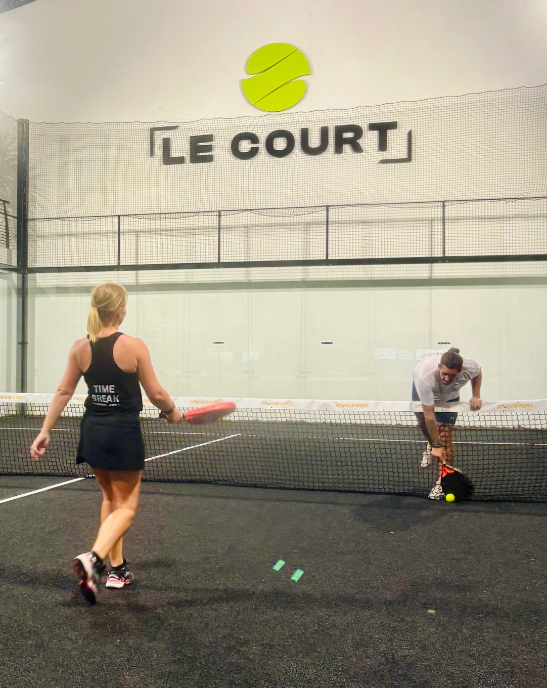 Découverte du club de padel intérieur LE COURT Indoor à Hyères-les-Palmiers