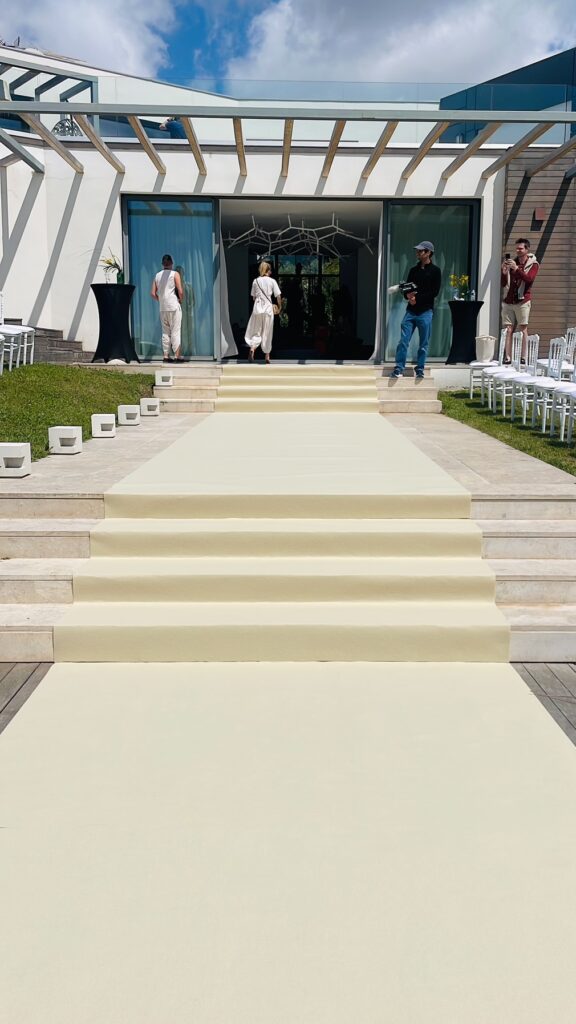 Pose de tapis pour défilé à Cannes
