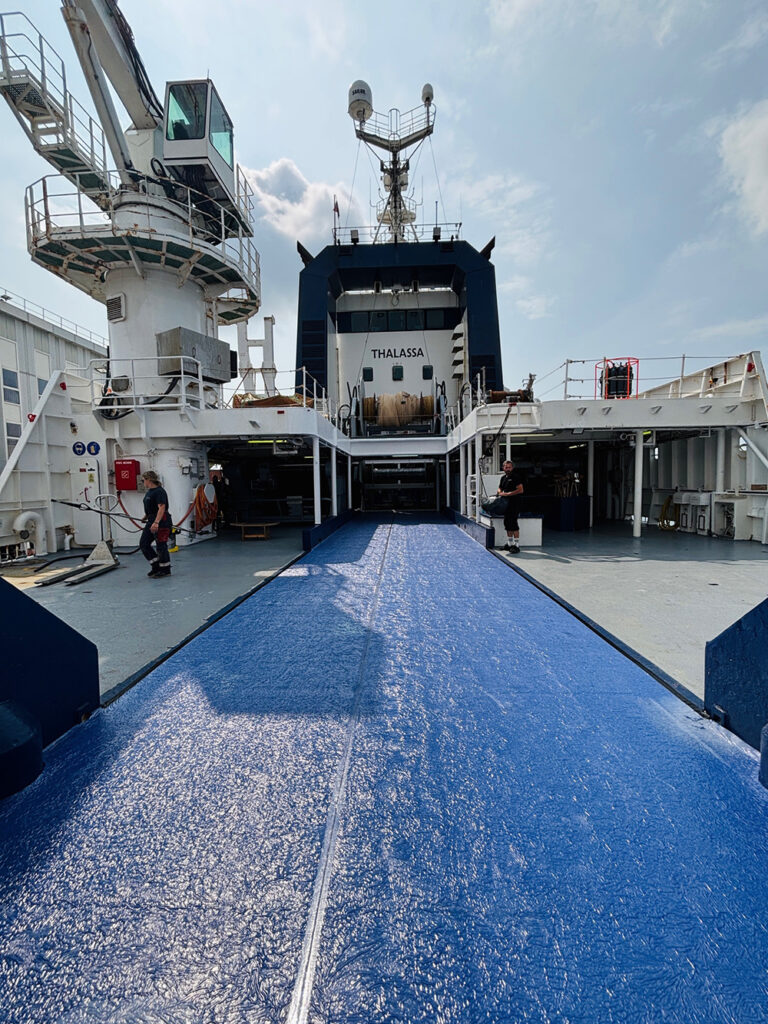 Tapis bleu pour décoration de bateau à Nice