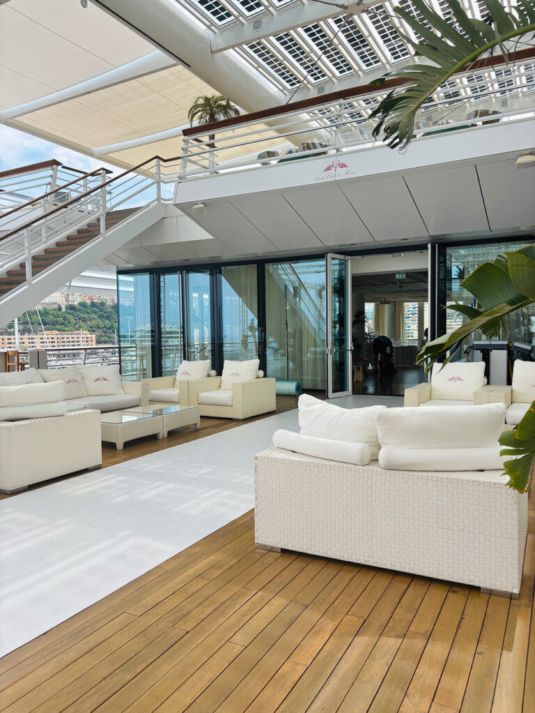 Agence pour pose de moquette événementielle au yacht club de Monaco