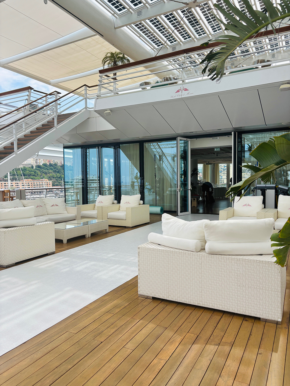 Installation de moquette au Yacht Club de Monaco