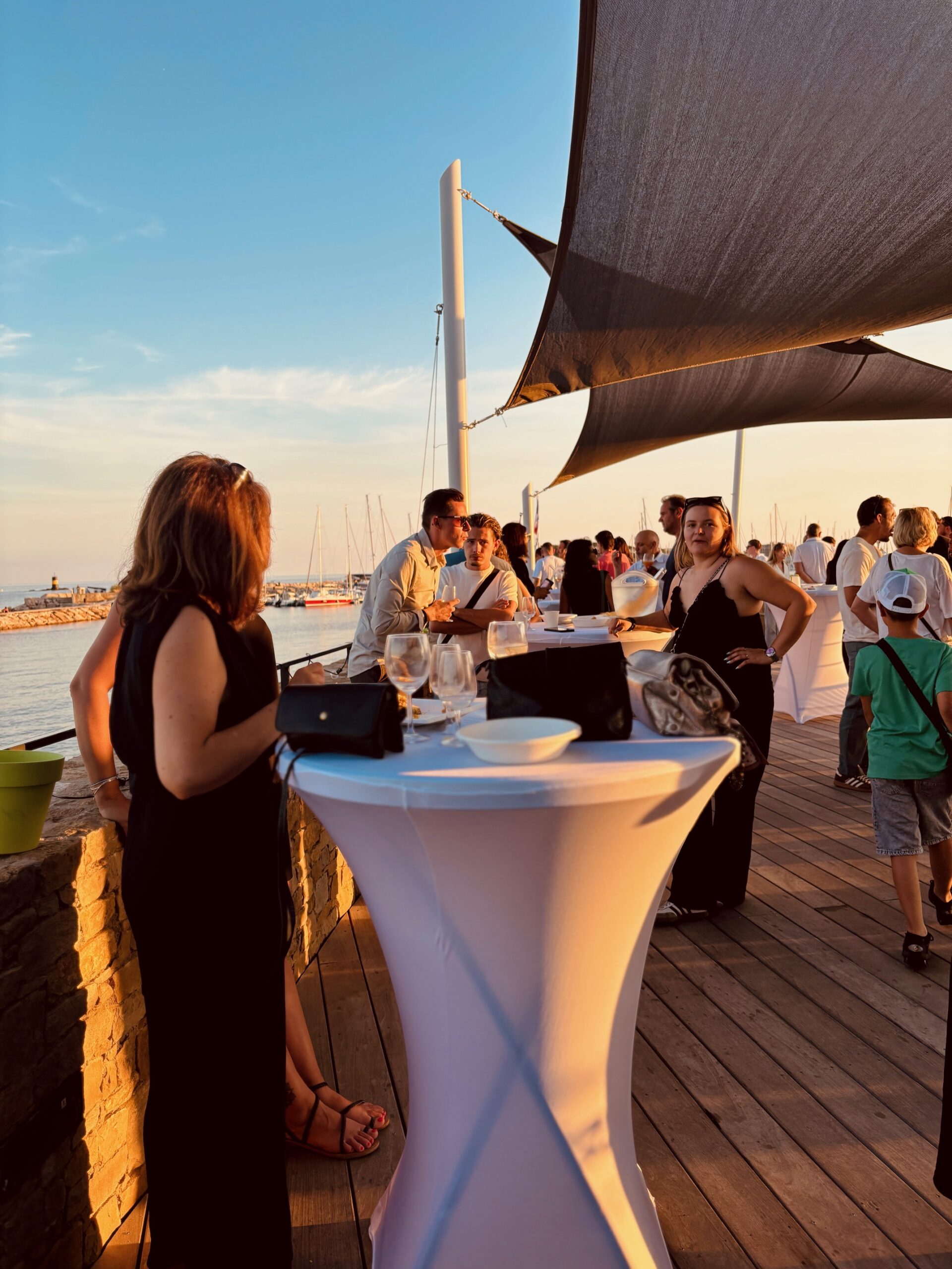 Location mange debout pour réception Var