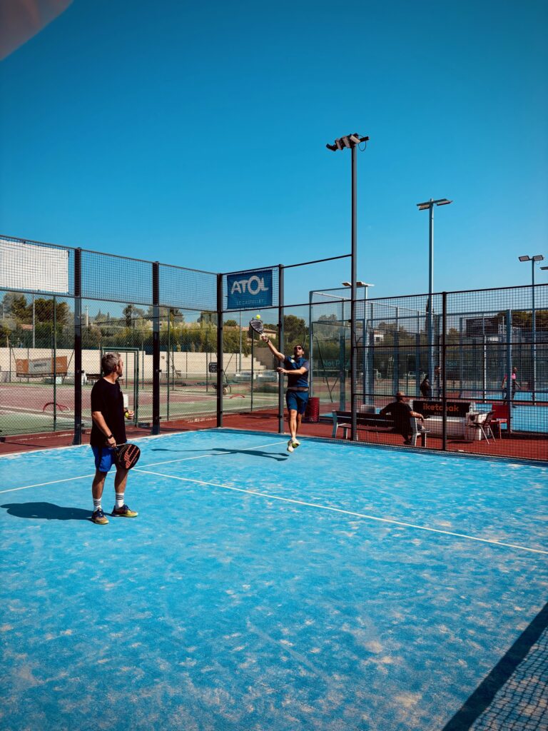 Organisation d'after work padel pour entreprise