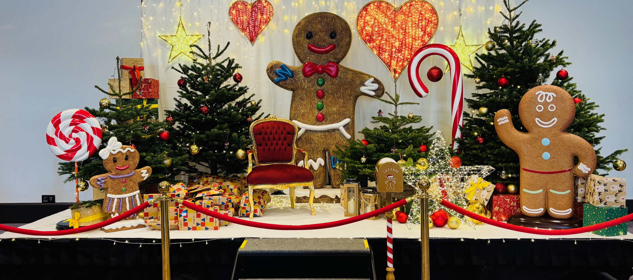 Des personnages en pain d&rsquo;épices géants pour l&rsquo;arbre de Noël de l&rsquo;Hôtel Dieu