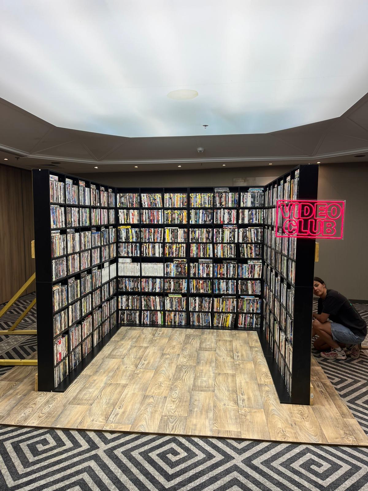 Le décor du vidéo club Konbini confiée à Time Break pour le Festival de Cannes 2026